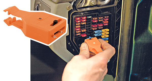 Handy and convenient automotive fuse tester